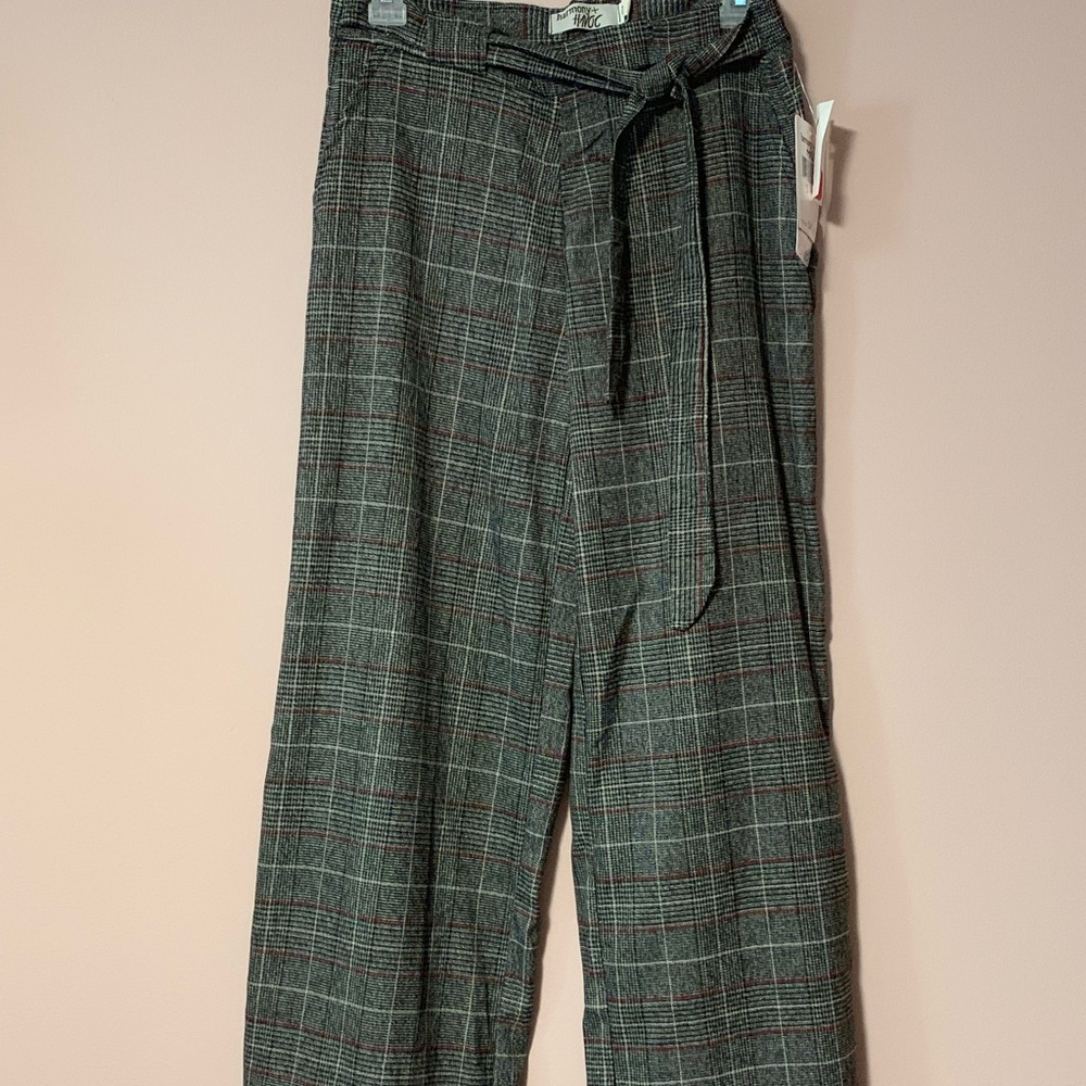 Plaid wide leg trousers w/ tie belt. Never worn.